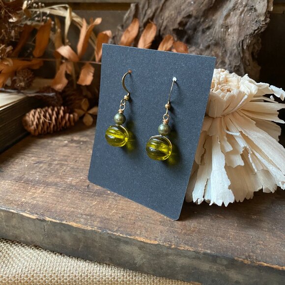Faceted Olive Green Glass Beaded Drop Earrings Goldtone Earwire - Picture 4 of 5